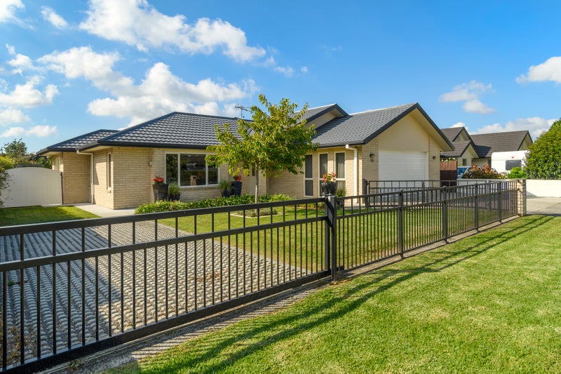 19 Inverness Drive, Pyes Pa, Tauranga - Carousel 2