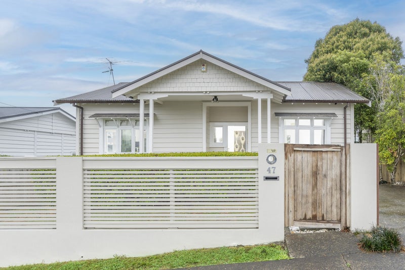 47 Mountain View Road, Morningside, Auckland - Carousel 1