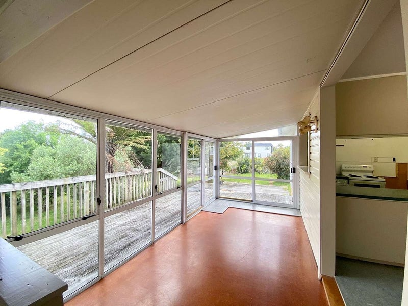 35 Sunnyside Road, Sunnyvale, Auckland - Carousel 2
