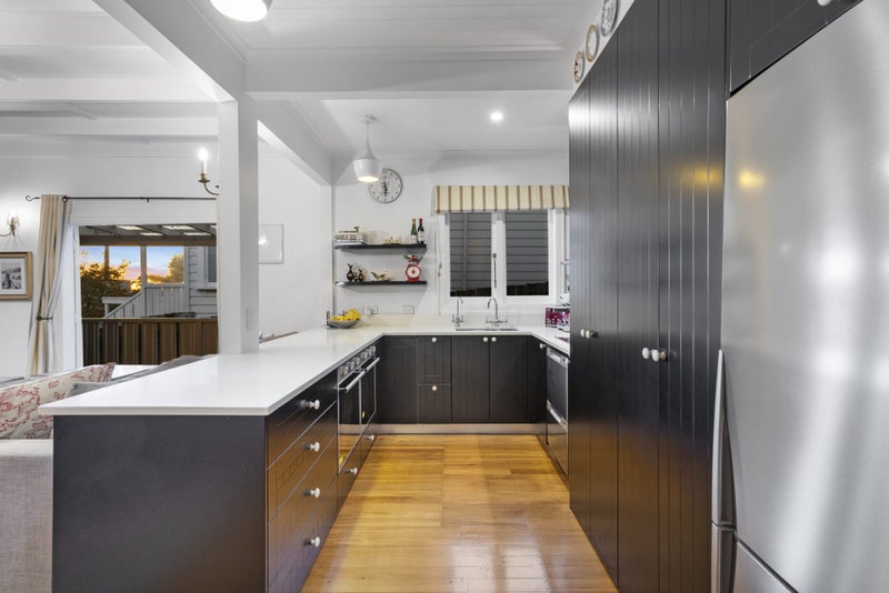 6 Hayr Road, Three Kings, Auckland - Carousel 2