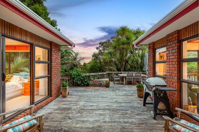 733 Scenic Drive, Henderson Valley, Auckland - Carousel 1