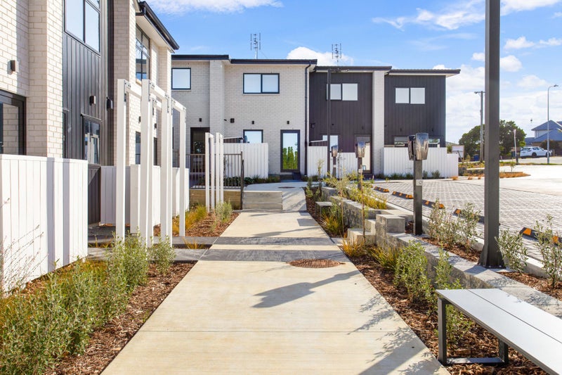 13/23 Awaroa Road, Sunnyvale, Auckland - Carousel 2