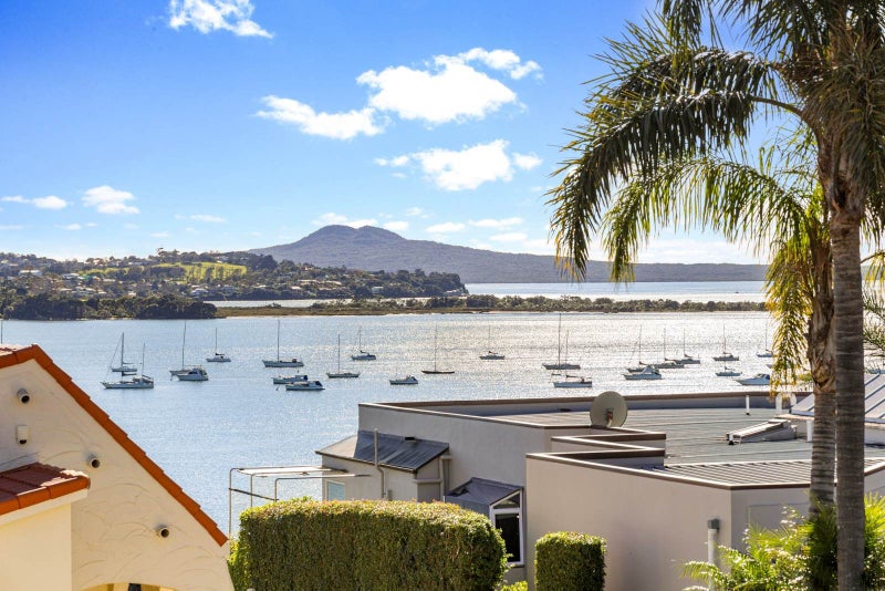 5 Lilford Place, Half Moon Bay, Auckland - Carousel 1