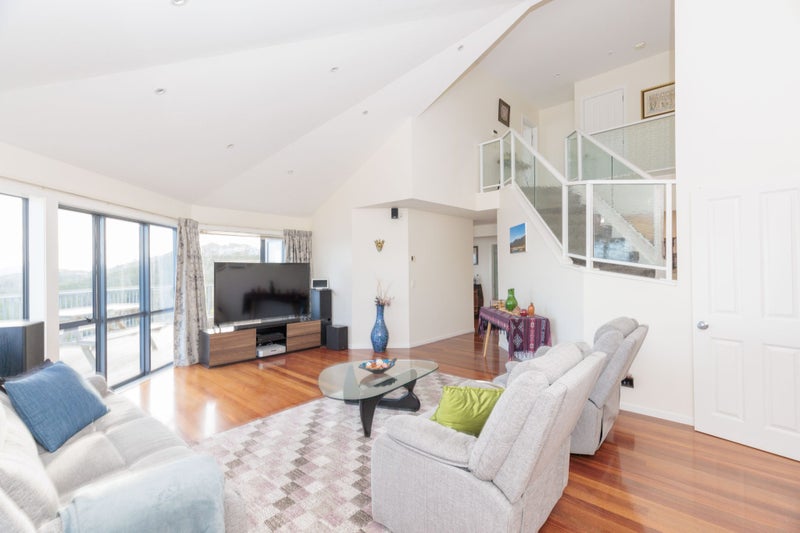 18 Bennett Grove, Newlands, Wellington - Carousel 1