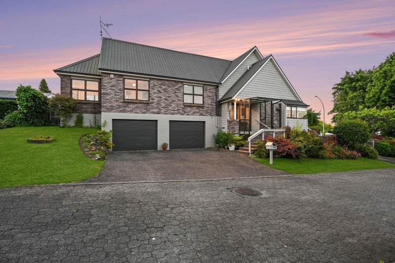 1305 Victoria Street, Beerescourt, Hamilton - Carousel 1