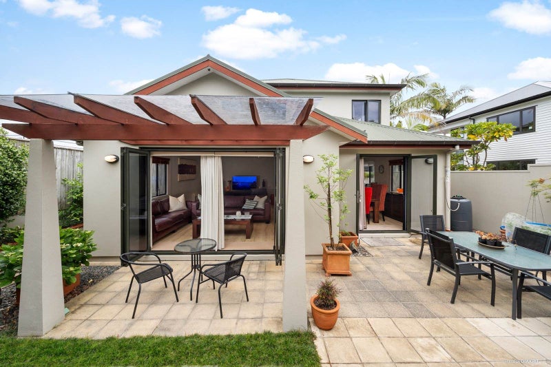 51B Dignan Street, Point Chevalier, Auckland - Carousel 2