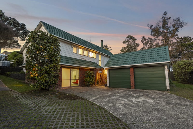 33 Mannering Place, Hillcrest, Auckland - Carousel 1