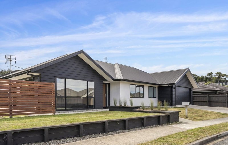 9 Cory Jane Grove, Riverstone Terraces, Upper Hutt - Carousel 1