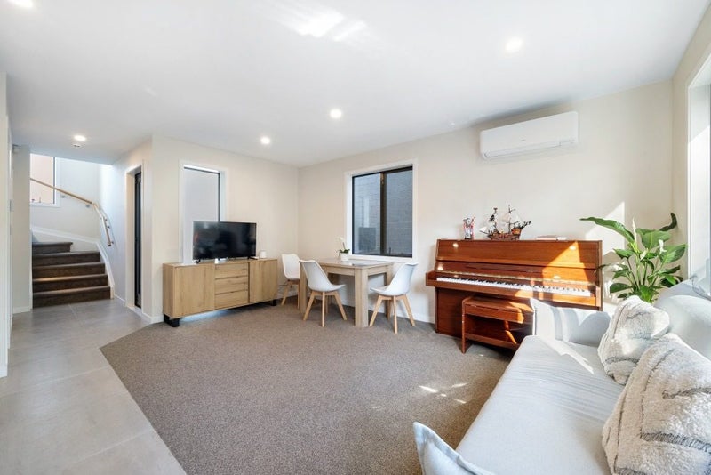 10 Finesse Lane, Bucklands Beach, Auckland - Carousel 2