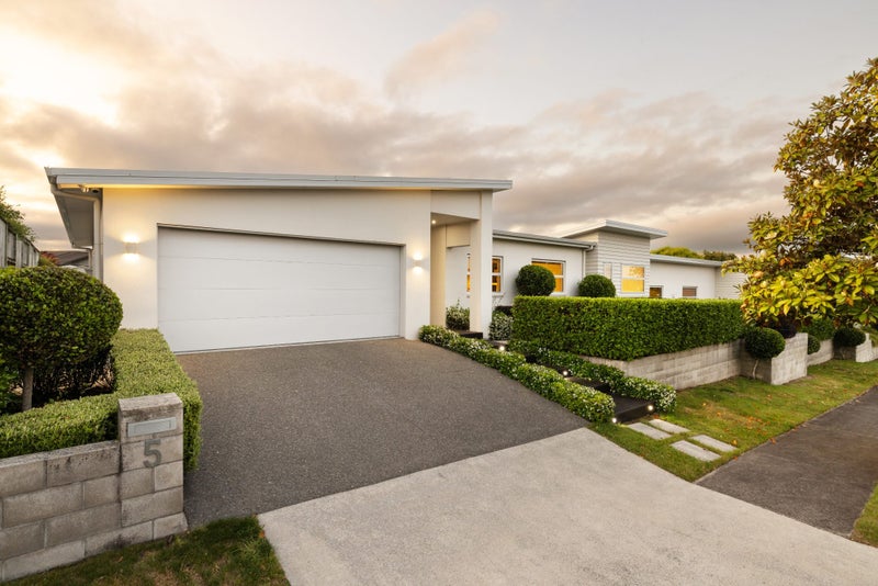 5 Petersburg Drive, Flagstaff, Hamilton - Carousel 2