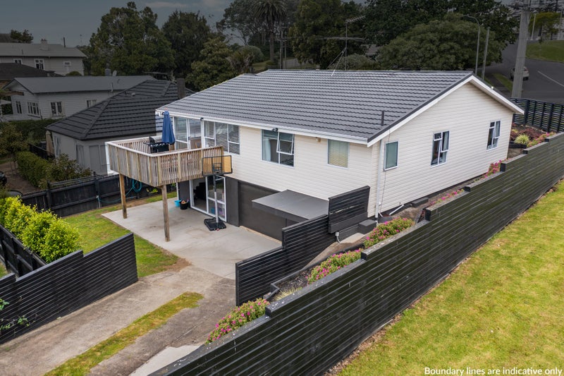 18 Taylor Road, Mangere Bridge, Auckland - Carousel 1