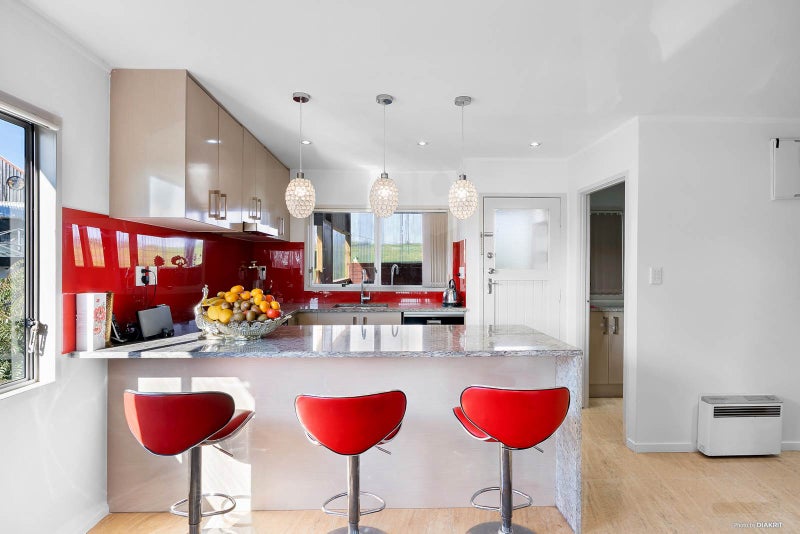 3 Banyan Drive, Totara Heights, Auckland - Carousel 2