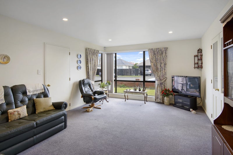 2/2 Corfe Street, Ilam, Christchurch - Carousel 2