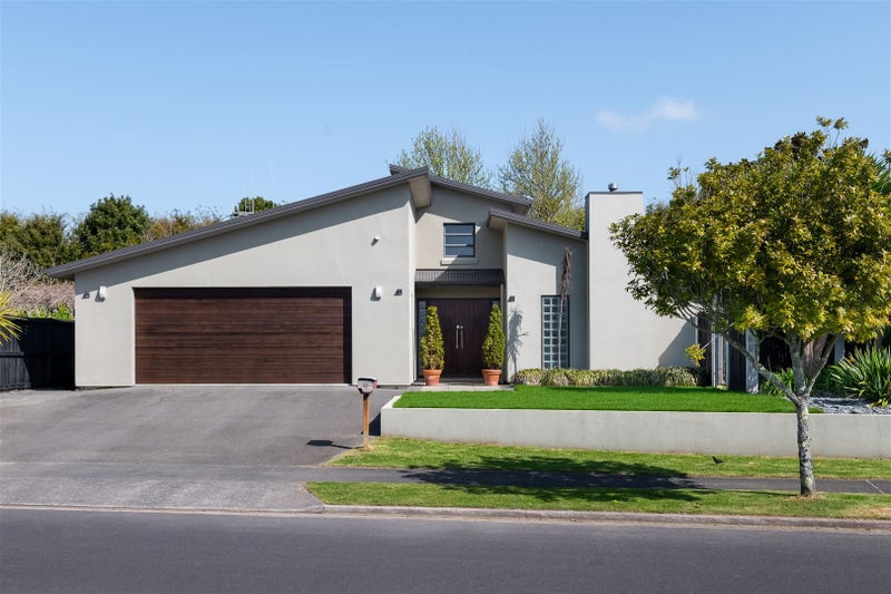 22 Palliser Drive, Huntington, Hamilton - Carousel 1