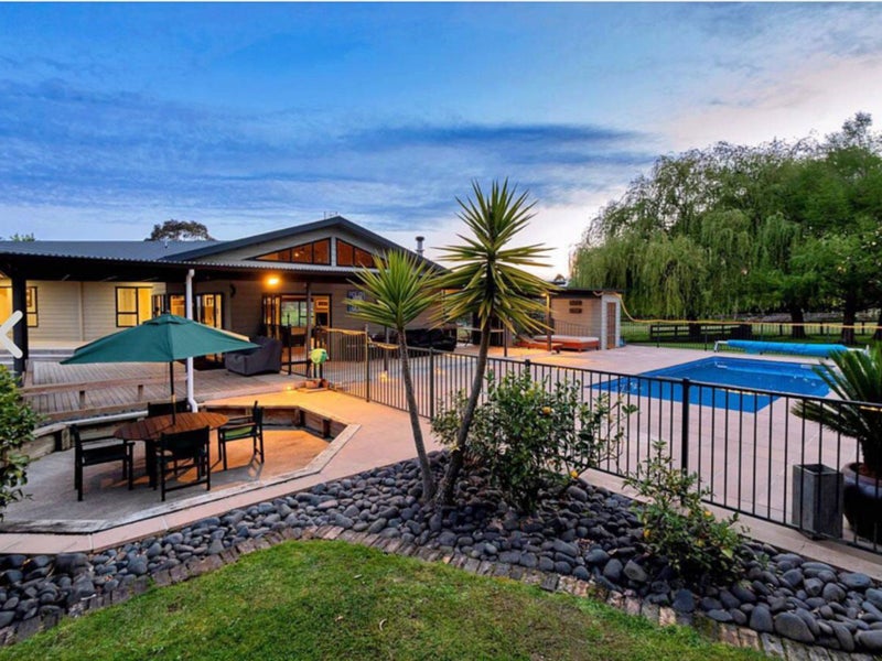 151 Top Road, Albany - Carousel 1