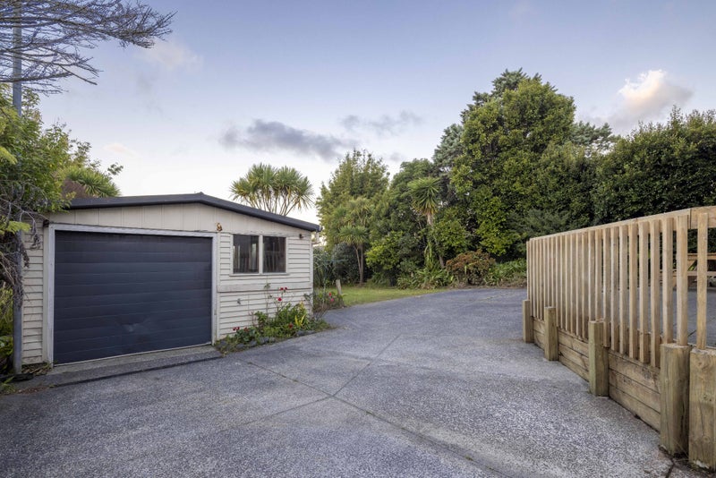 18 Pine Avenue, Henderson, Auckland - Carousel 22