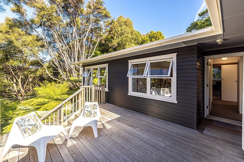 116 Queens Drive, Oneroa, Waiheke Island - Carousel 2