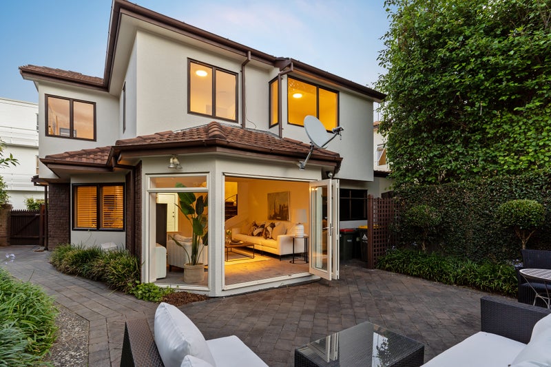 5A Marau crescent, Mission Bay, Auckland - Carousel 1