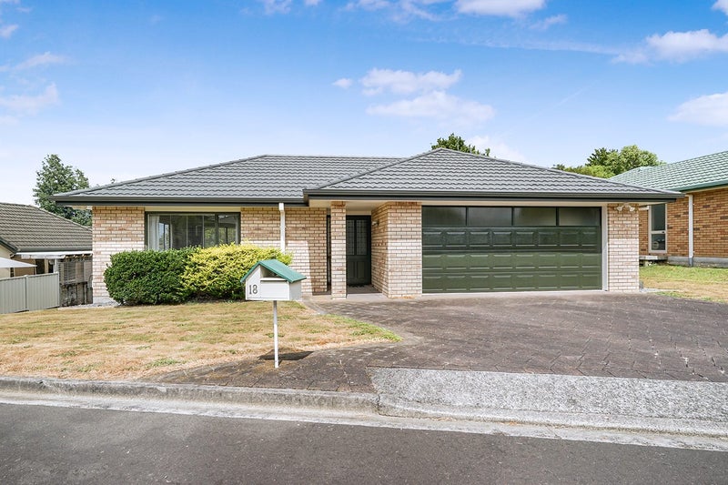 18 John Webb Drive, Glenview, Hamilton - Carousel 1
