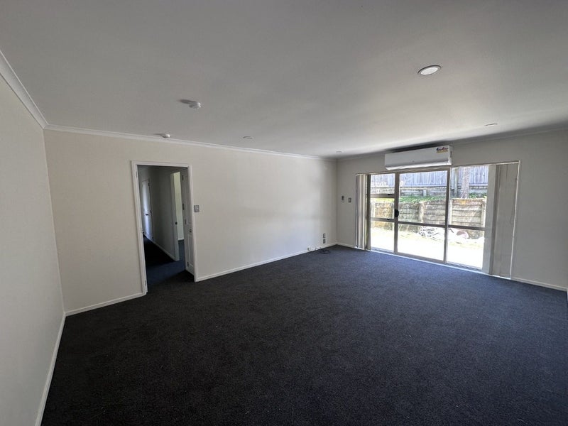 30 Piriti Place, Weymouth, Auckland - Carousel 1