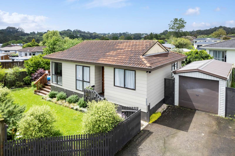 2/213 Waitemata Drive, Ranui, Auckland - Carousel 1