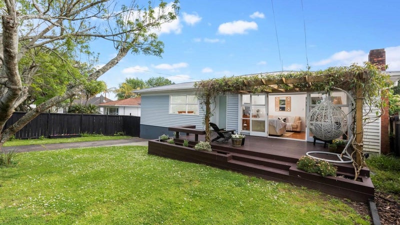 11A Sandspit Road, Cockle Bay, Auckland - Carousel 1