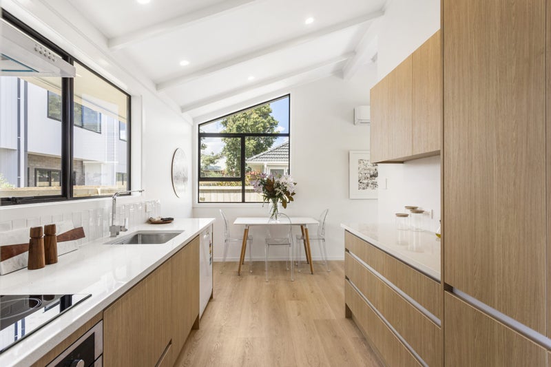 16B Durham Street, Te Atatu Peninsula, Auckland - Carousel 1