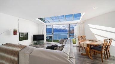 5B Von Place, Fernhill, Queenstown - Carousel 1