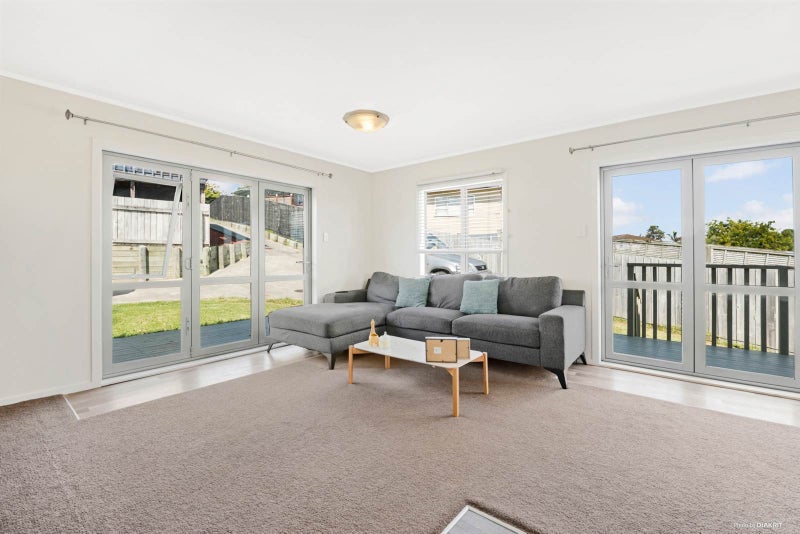 15A Flaunty Place, West Harbour, Auckland - Carousel 2