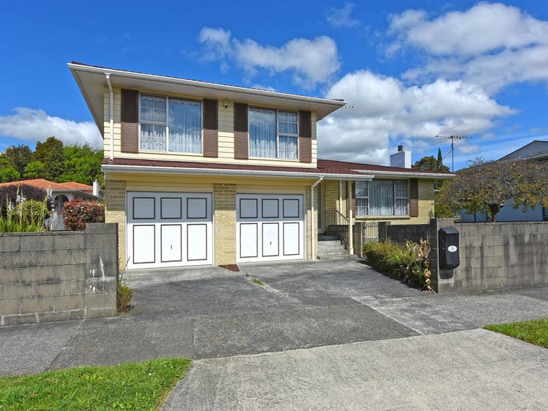 3 Dowling Grove, Silverstream, Upper Hutt - Carousel 1
