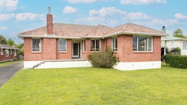 49 Yeovil Road, Te Atatu Peninsula, Auckland - Carousel 1