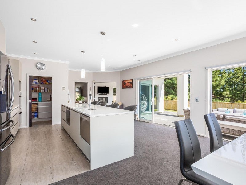 19 Madeira Close, Whitby, Porirua - Carousel 2