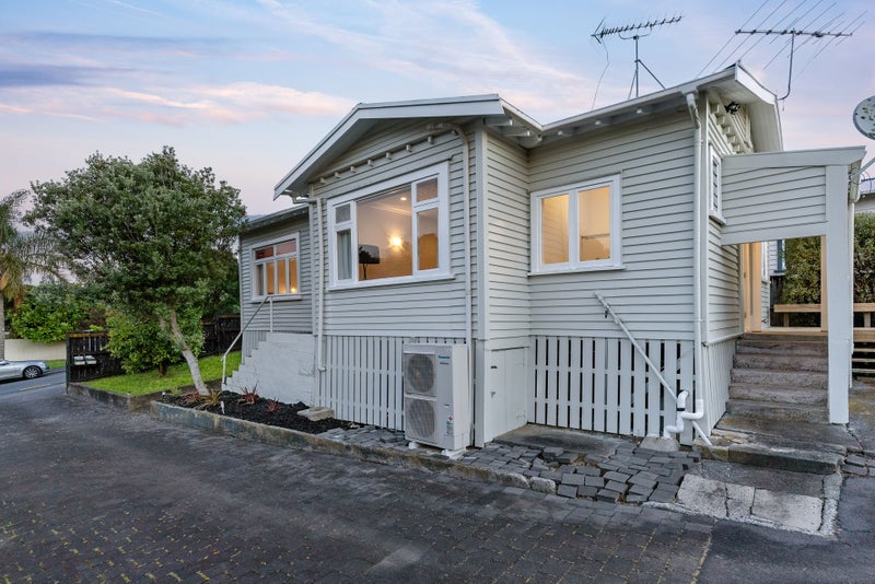 82 School Road, Morningside, Auckland - Carousel 2