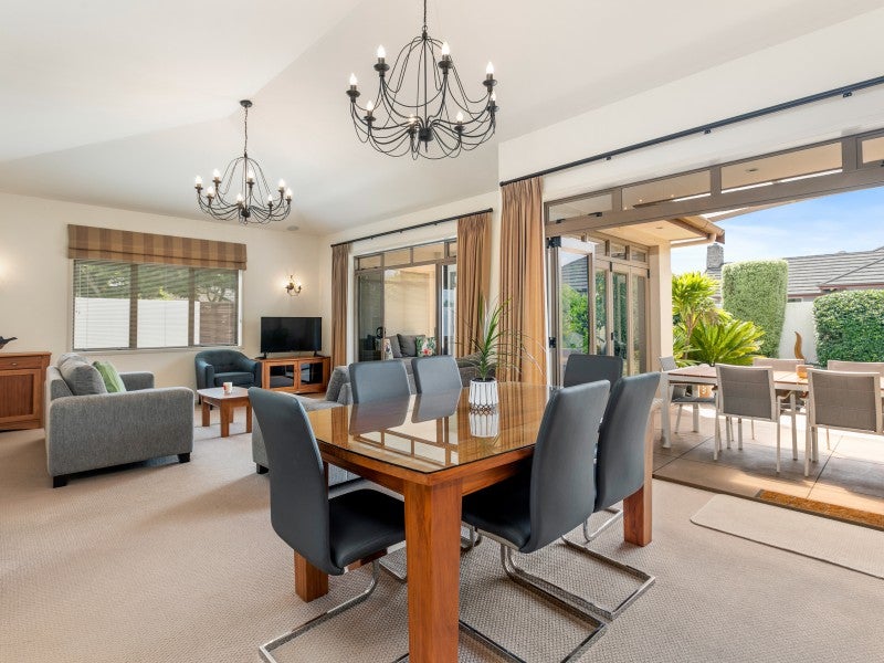 31 Inverness Drive, Pyes Pa, Tauranga - Carousel 2