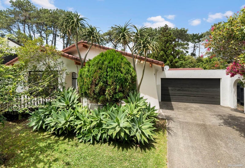 5 Longwood Place, Forrest Hill, Auckland - Carousel 1