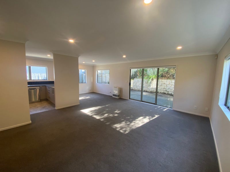 14 Gifford Grove, Churton Park, Wellington - Carousel 2