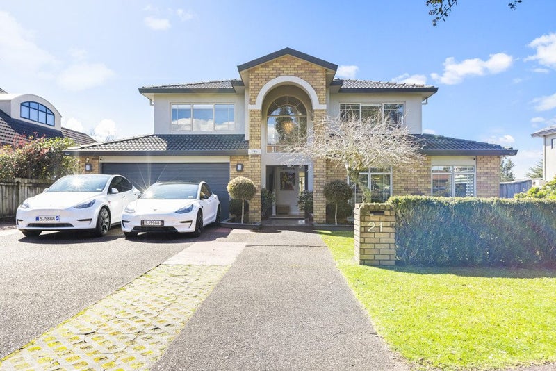21 Connemara Court, West Harbour, Auckland - Carousel 1
