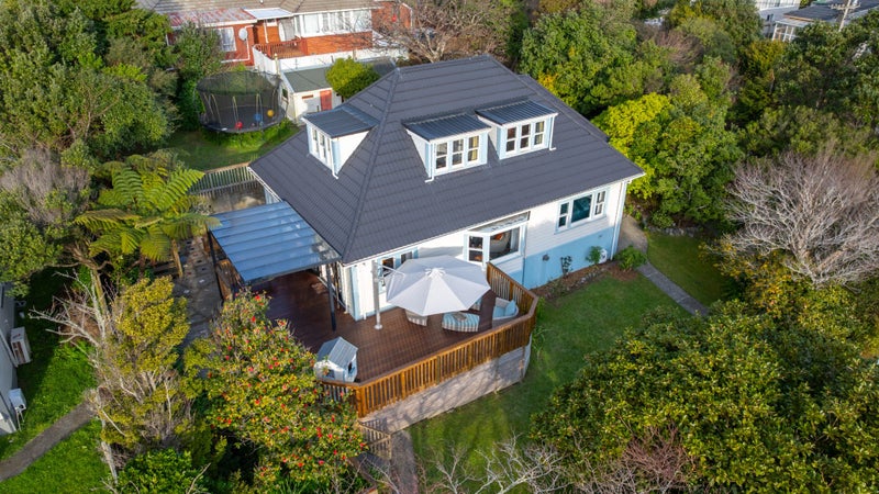 28 Handyside Street, Tawa, Wellington - Carousel 1