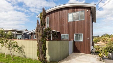 701 Beach Road, Rothesay Bay, Auckland - Carousel 1