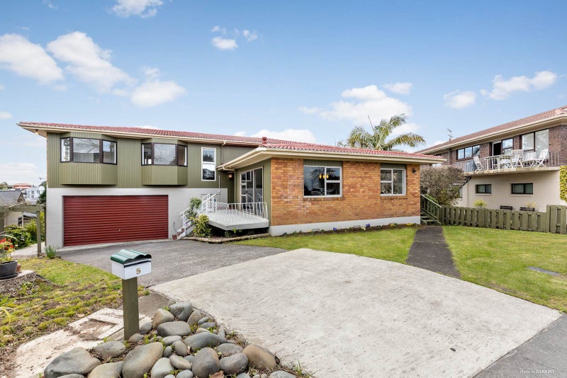 5 Fairsea Place, Lynfield, Auckland - Carousel 2