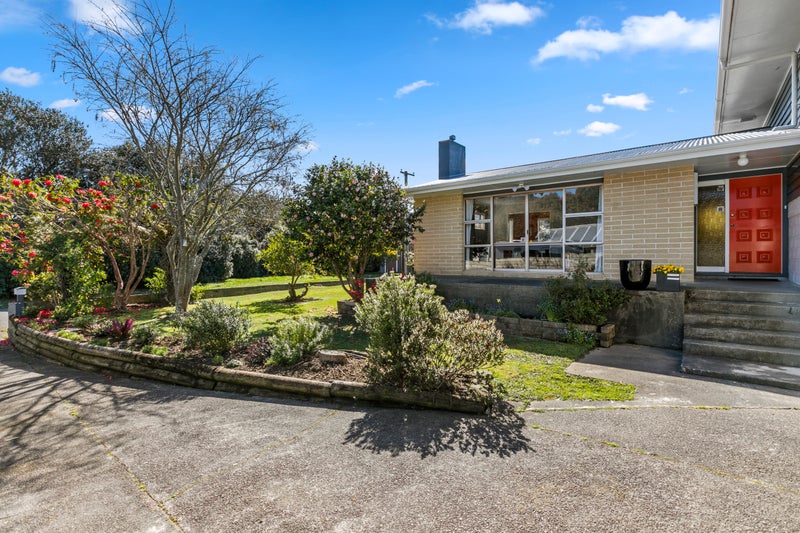 17 Rowe Parade, Wainuiomata, Lower Hutt - Carousel 2
