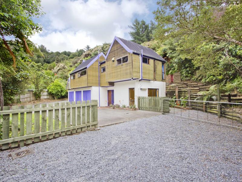 7 Pohue Grove, Stokes Valley, Lower Hutt - Carousel 1