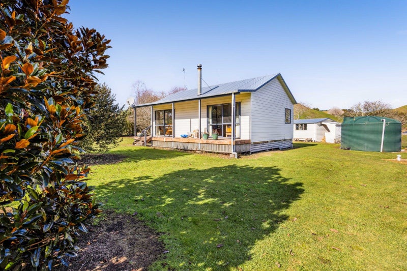 2445 Tarata Road, Tarata, Inglewood - Carousel 1