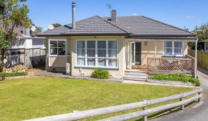 69 Lake Crescent, Hamilton Lake, Hamilton - Carousel 1
