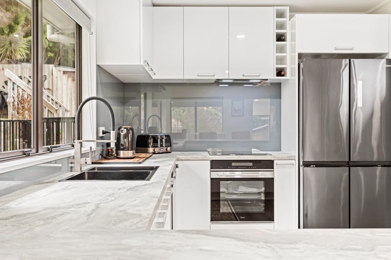 9 Dee Place, Torbay, Auckland - Carousel 1