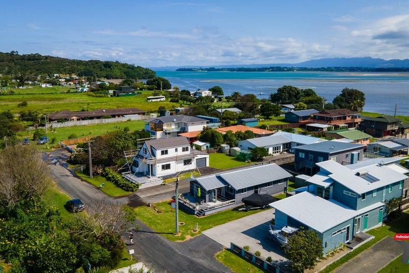 16 Tatai Road, Bowentown, Waihi Beach - Carousel 22