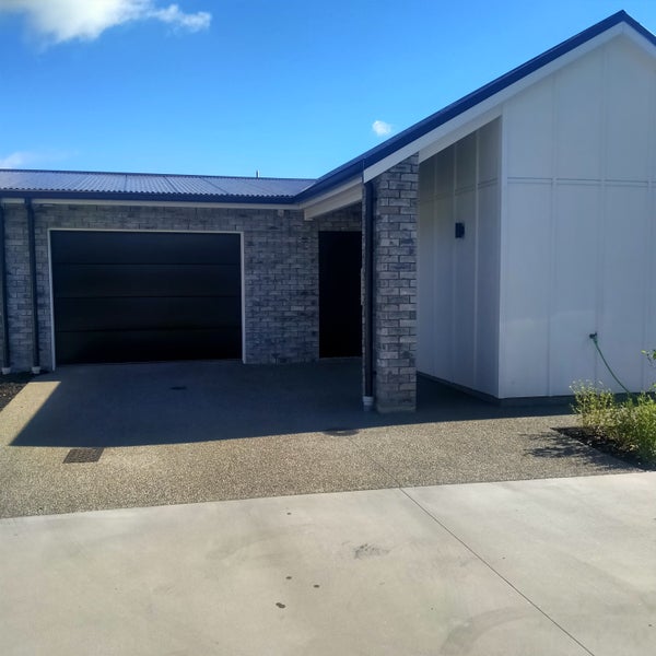 4 Theodore Lane, Bethlehem, Tauranga - Carousel 1