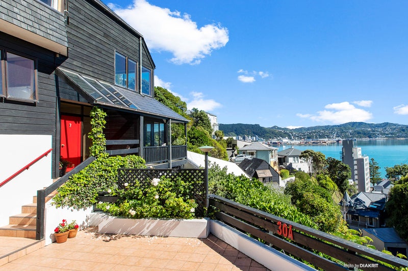 30A Hay Street, Oriental Bay, Wellington - Carousel 1