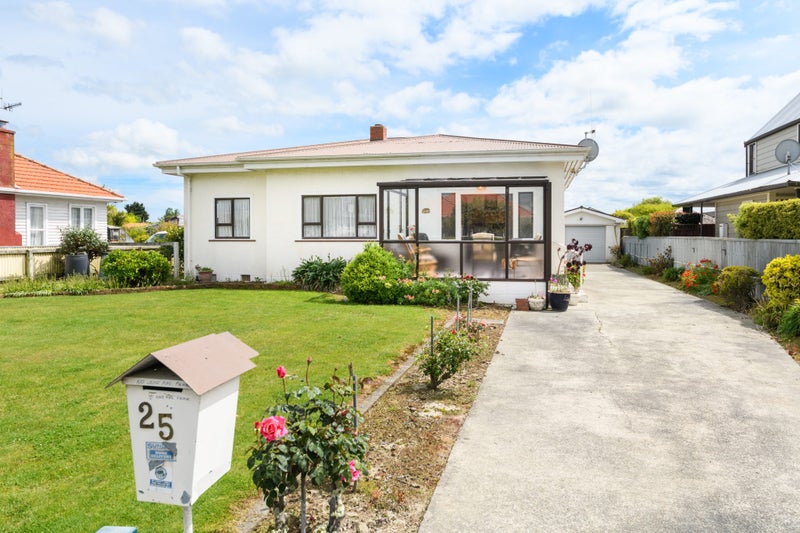 25 Puriri Terrace, Roslyn, Palmerston North - Carousel 1