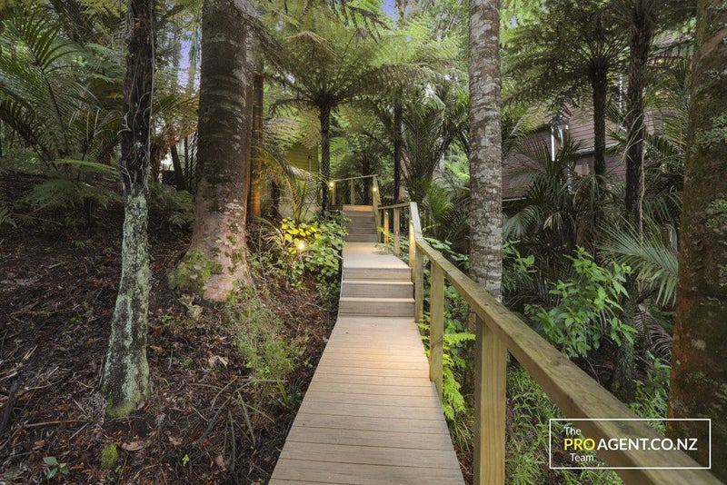 20 Tainui Road, Titirangi, Auckland - Carousel 1